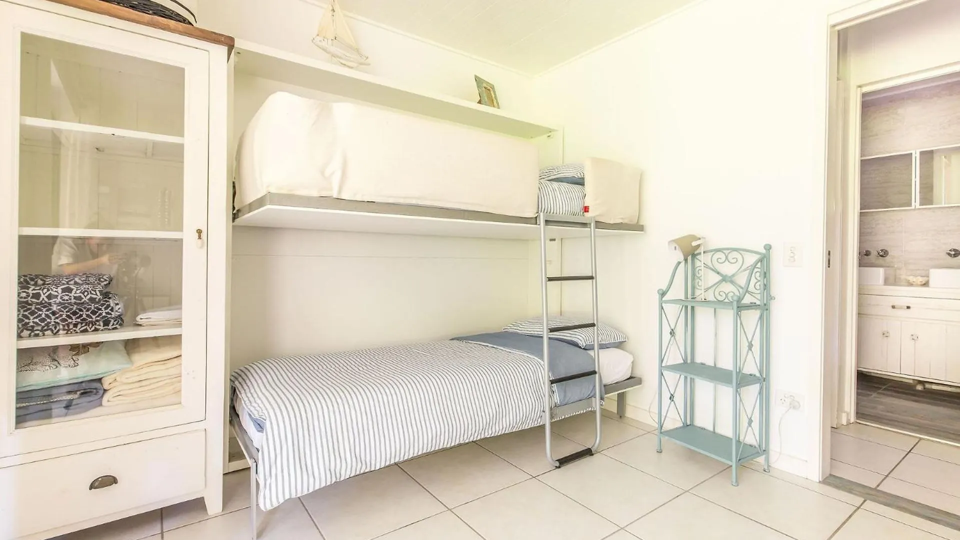 Apartment Tea Trees 3 - Relaxed Coastal Apartment, Location! Noosa Heads